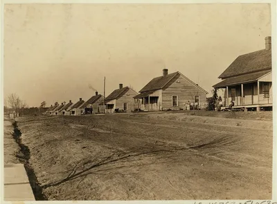 A row of houses of the cotton mill people. Lydia Mills, Clinton, S.C.…, South Carolina, 1908