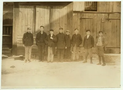 Noon hour. Moore Bros. Glass Co., Clayton, N.J. All are workers. …, New Jersey, 1909