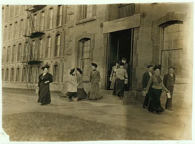 Newsies.  Location: Boston, Massachusetts, 1909