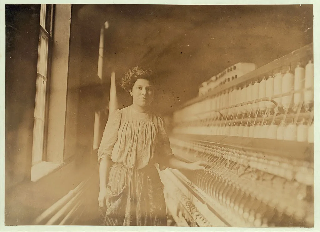 [A beautiful young spinner and doffer in Interlaken Mill, Arkwirght,…, Rhode Island, 1909