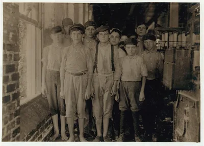 [Typical workers in Barker Cotton Mills where good conditions…, Alabama, 1914