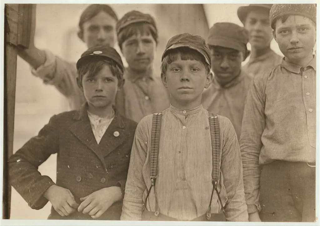 Doffers in Willingham Cotton Mill, Macon, Ga. The three boys in front…, Georgia, 1909