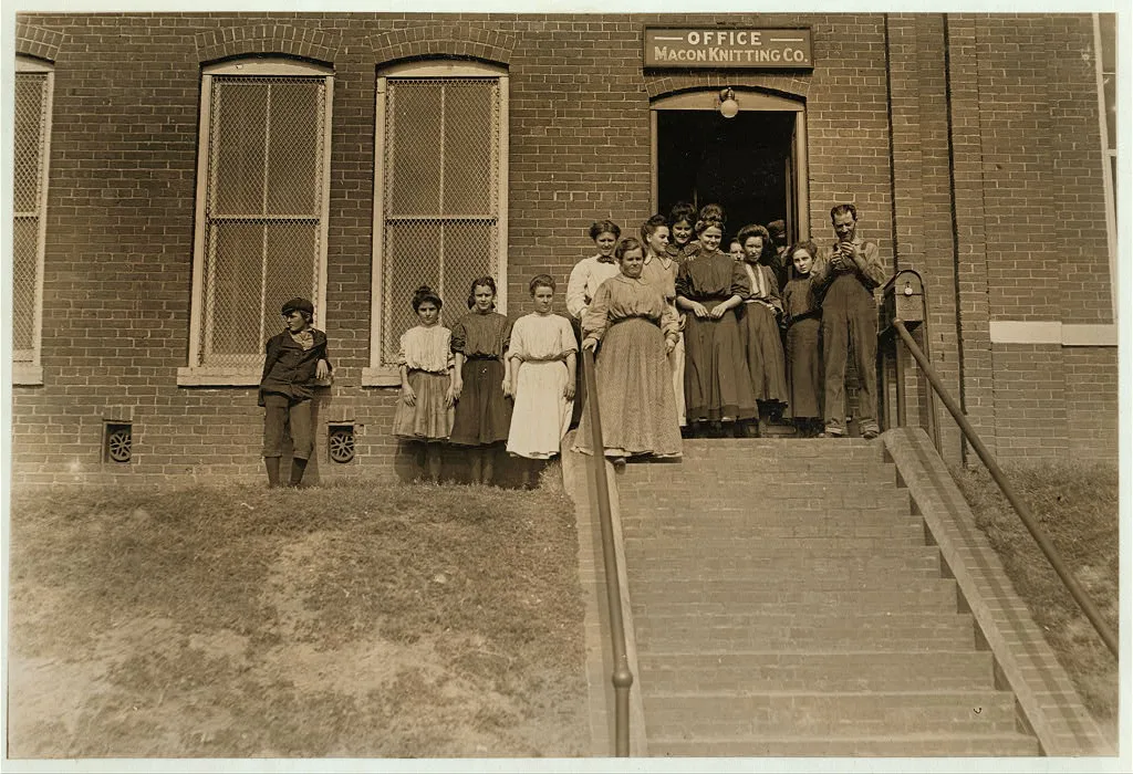 Noon hour in Macon Knitting Mill, Macon, Ga. Half a dozen other small…, Georgia, 1909