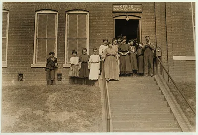 Noon hour in Macon Knitting Mill, Macon, Ga. Half a dozen other small…, Georgia, 1909