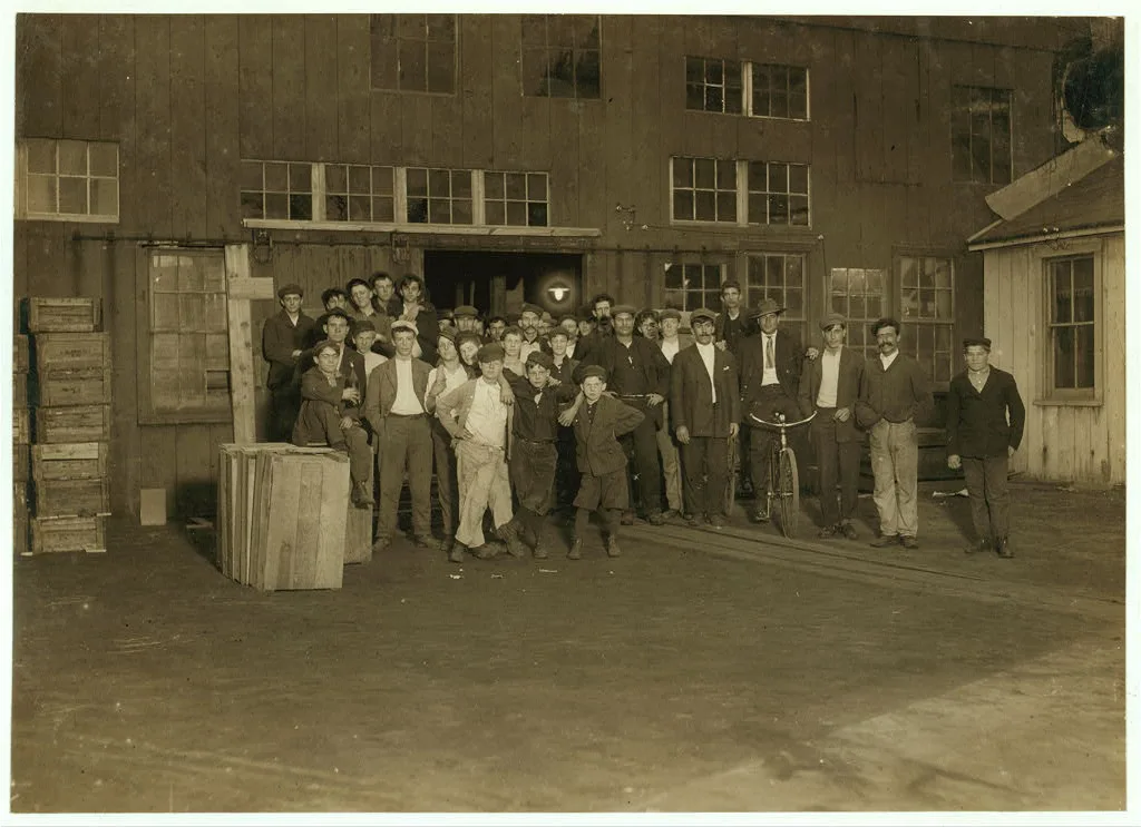 Night shift going work. N.J. Nov. 15, 1909. Cumberland Glass Works.…, New Jersey