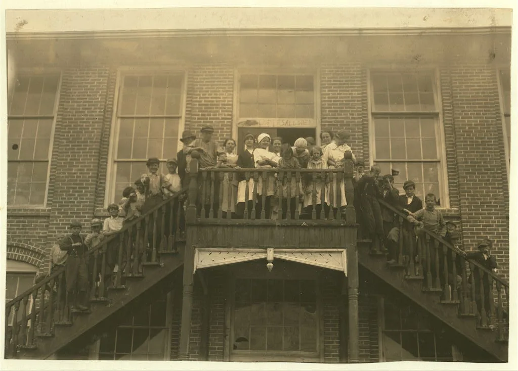 [Tolar, Hart and Holt Mills. All the children went in when the…, North Carolina, 1914