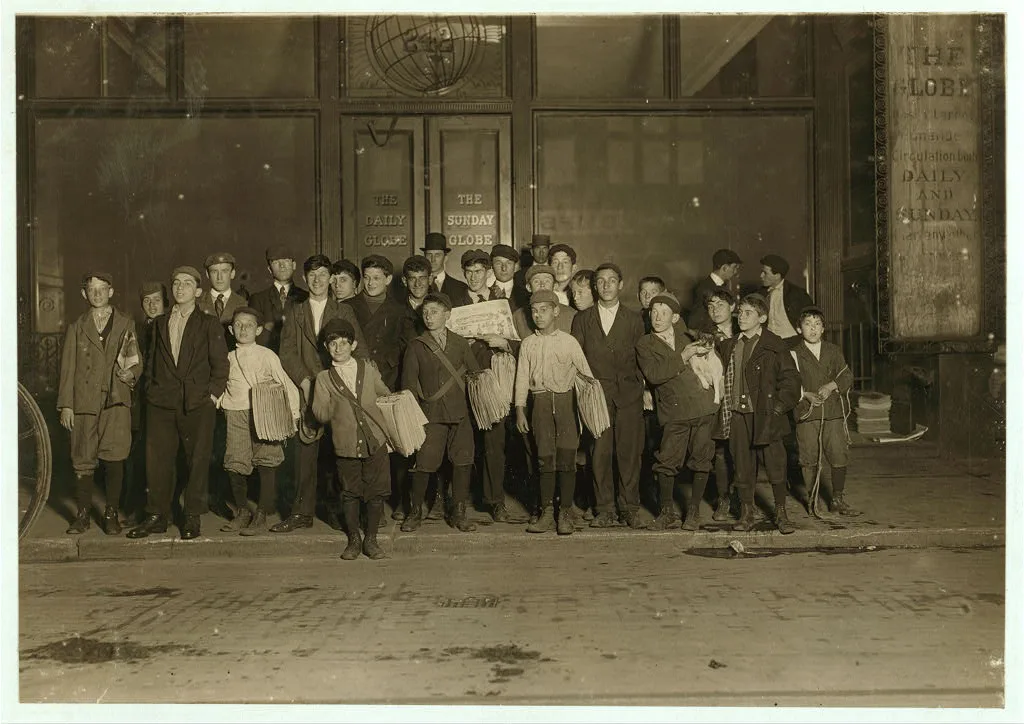 Newsies starting out with Sunday papers, 6 A.M. Location: Boston,…, Massachusetts, 1909
