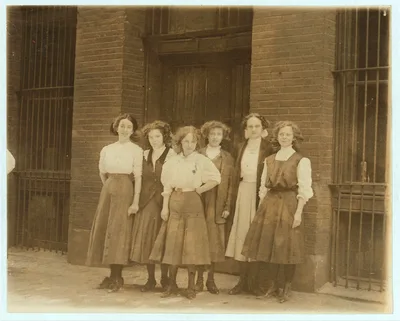 Young girls who work 9 to 10 hours a day in Inland Type Foundry. St.…, Missouri, 1910