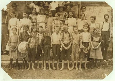 Some of the youngest workers in Magnolia (Miss.) Cotton Mills. See…, Mississippi, 1911