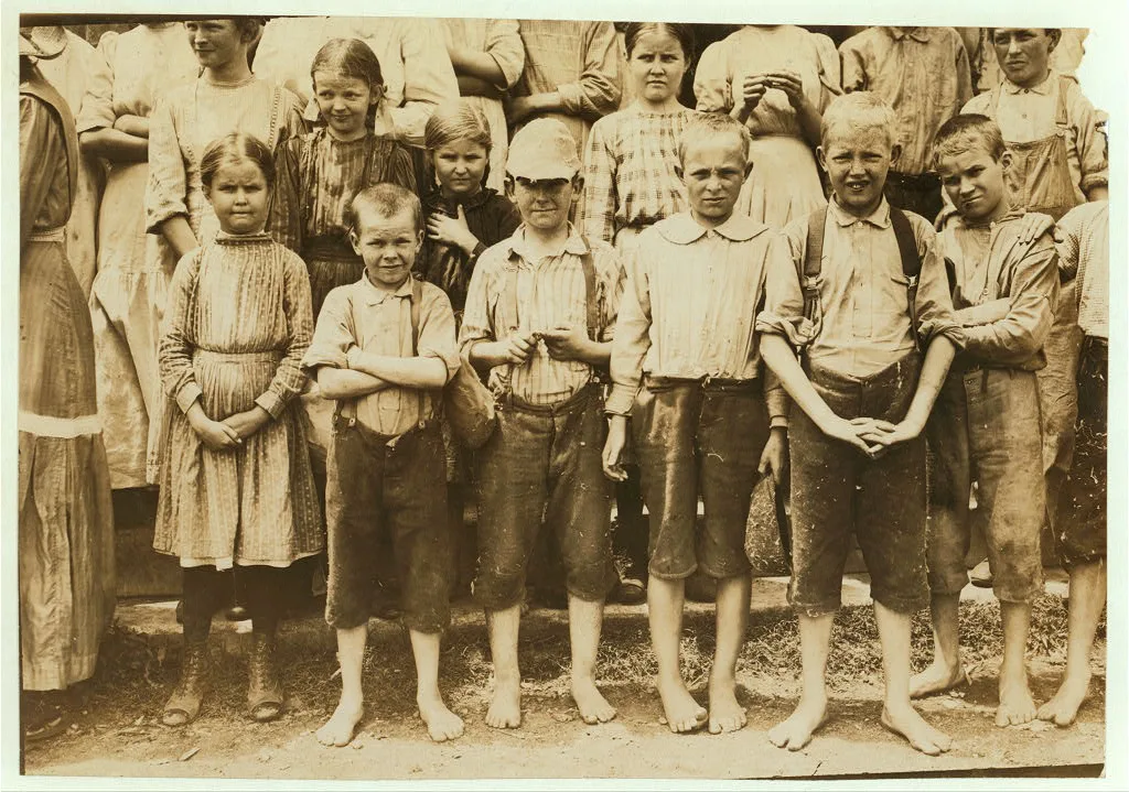 Some of the youngest workers in Magnolia (Miss.) Cotton Mills. See…, Mississippi, 1911