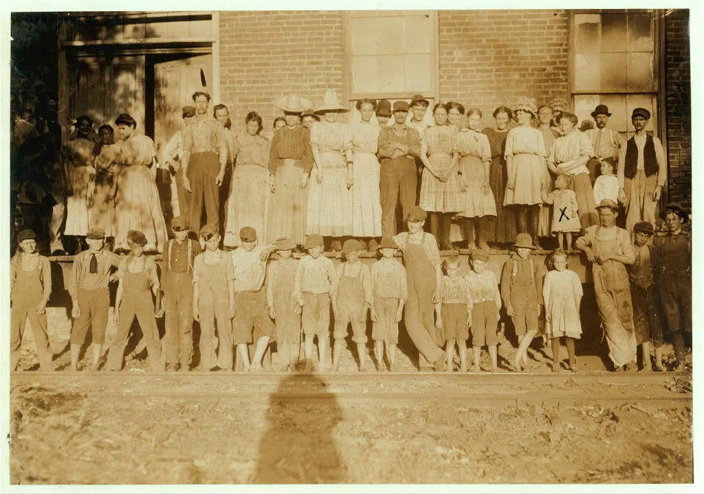 Nearly the entire force, Yooona [i.e., Yocona] Mills, Water Valley,…, Mississippi, 1911