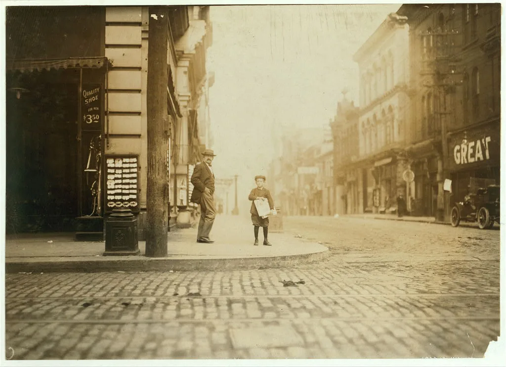 9-year-old Sol, A Nashville newsie, selling Sunday morning. …, Tennessee, 1910