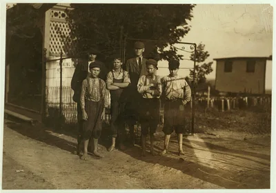 Some of the young workers in Schoolfield Cotton Mills, Danville, Va.…, Virginia, 1911