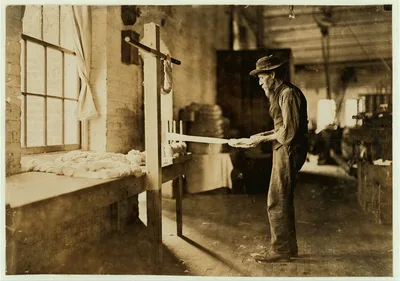 Rhodes Mfg. Company, Lincolnton, N.C. Old man inspecting yarn. Been…, North Carolina, 1908