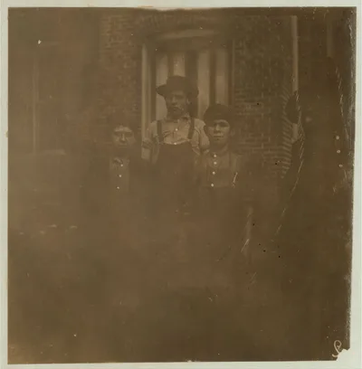 [Trenton Mill, Gastonia, N.C. Smallest boy, Tom Jenkins. Said 13…, North Carolina, 1908