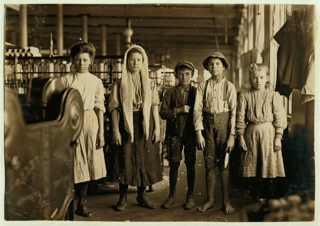 Spinners and doffers, Lancaster Cotton Mills, S.C. Dozens of them in…, South Carolina, 1908