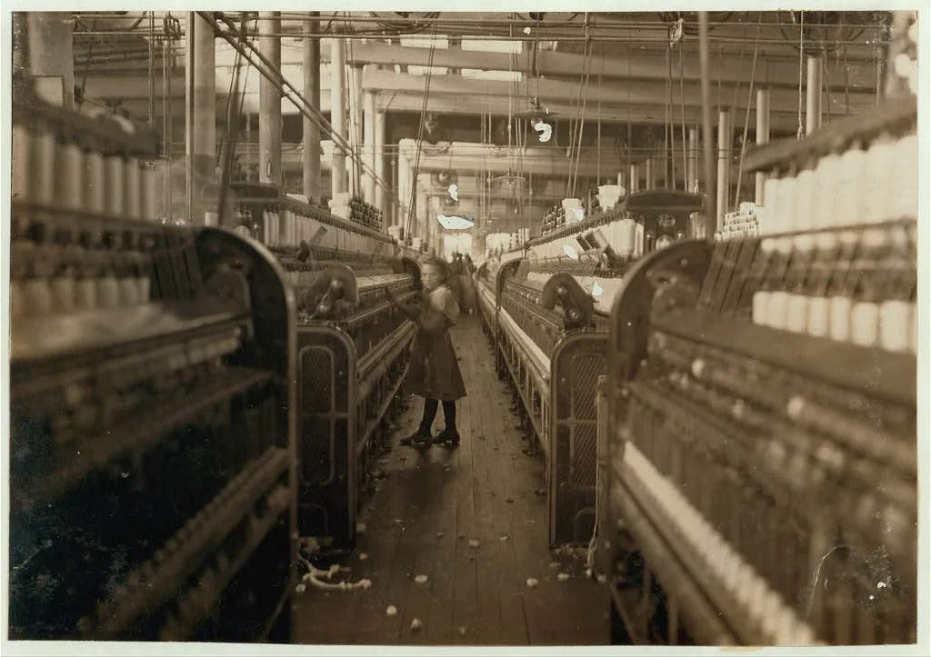 Little spinner in Mollahan Cotton Mills, Newberry, S.C. Many others…, South Carolina, 1908