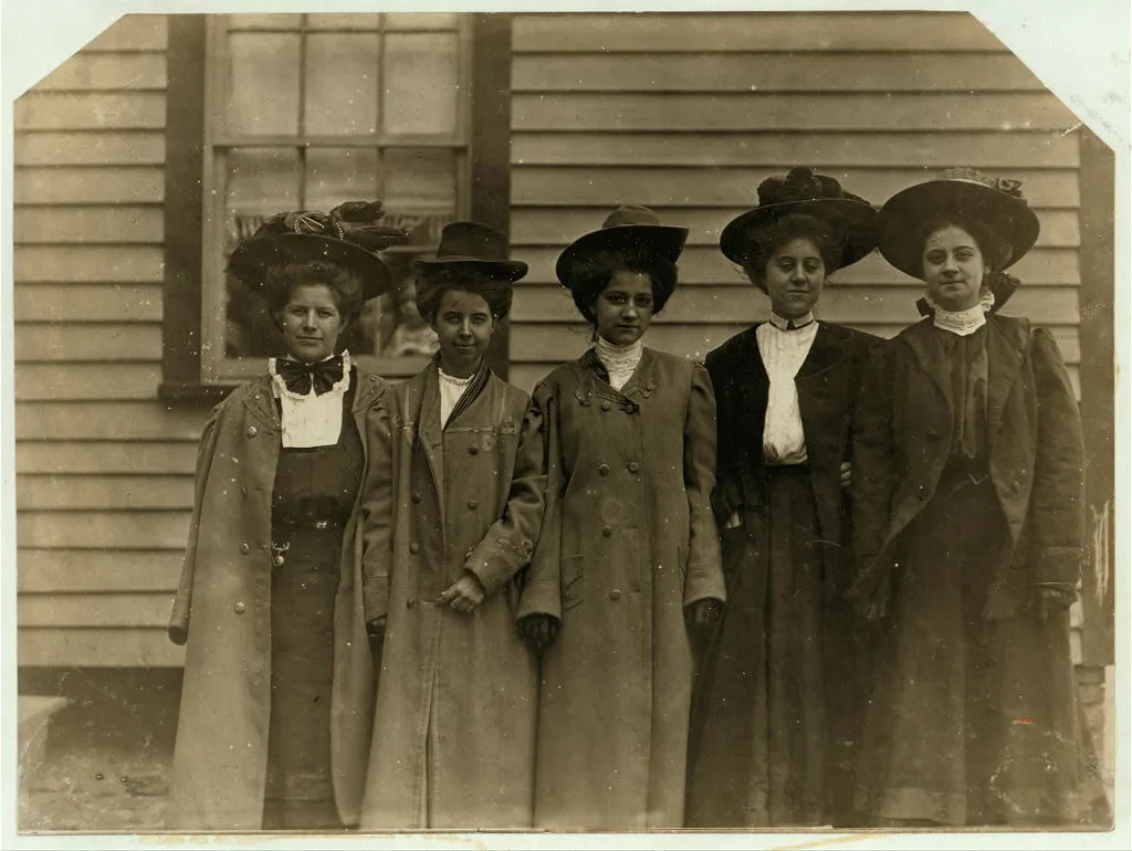 Some of the young women in Dickson Mill, Laurinburg, N.C.  Location:…, North Carolina, 1908