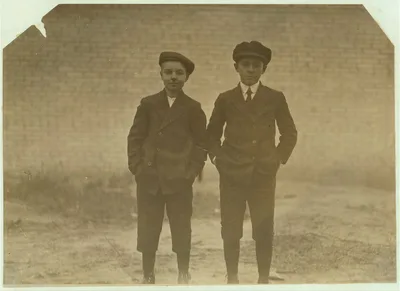 Dickson Mills, Laurinburg, N.C. Eddie Williamson (taller). Been in…, North Carolina, 1908