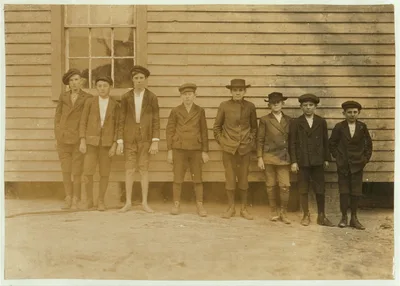 Boys working in Scotland Mill, Laurinburg, N.C. Smallest boy--Junior…, North Carolina, 1908