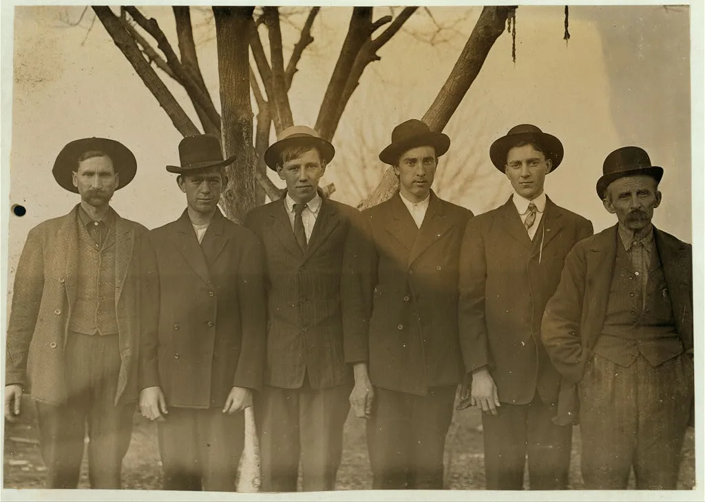Group of mill hands working in Salisbury, N.C. Cotton Mills. …, North Carolina, 1908