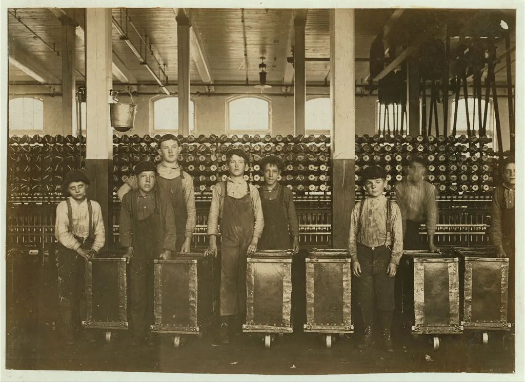 The doffers in Whitnel (N.C.) Mfg. Co.  Location: Whitnel, North…, North Carolina, 1908