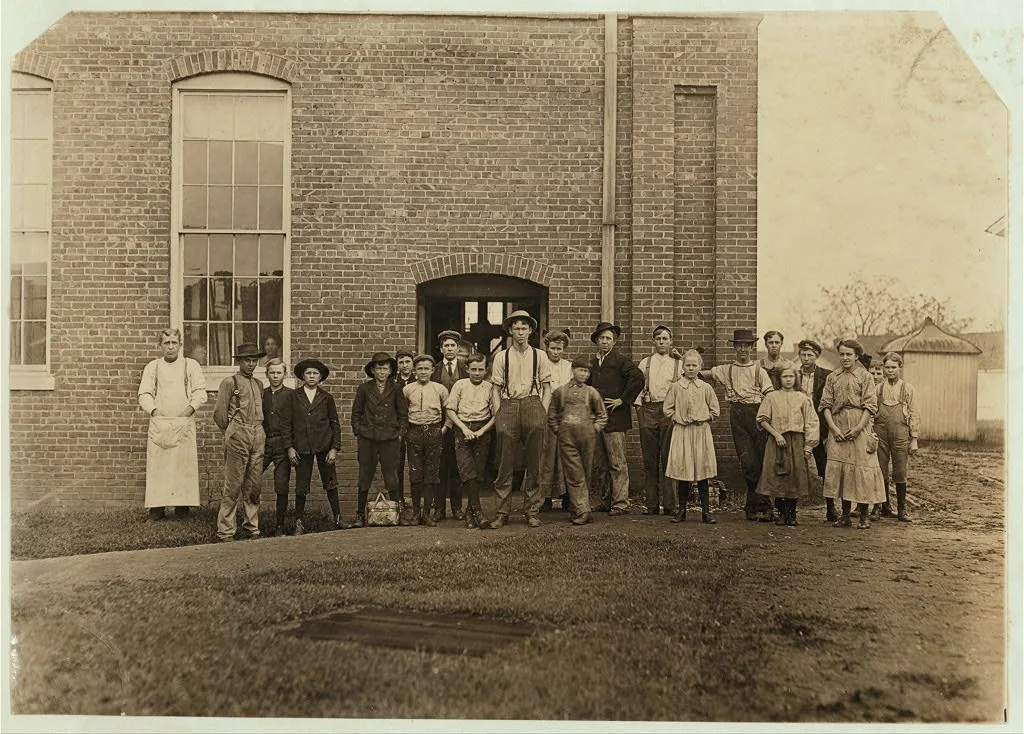 Noon hour, King Mfg. Co., Augusta, Ga. See photos 500 to 509.…, Georgia, 1909