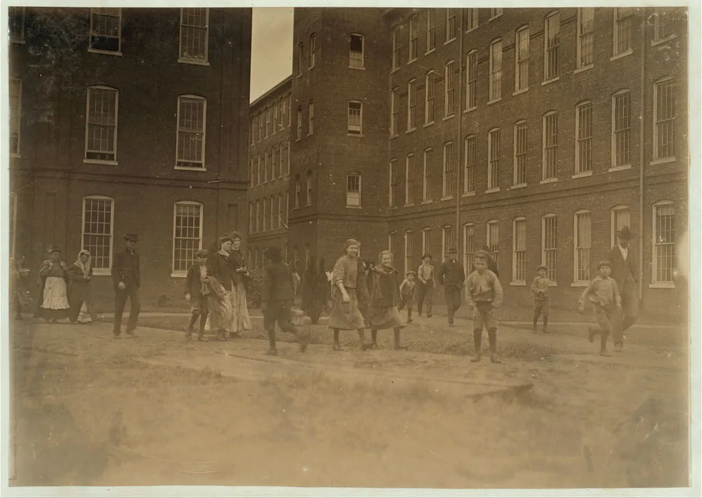 Noon hour, King Mfg. Co., Augusta, Ga. See photos 500 to 509.…, Georgia, 1909