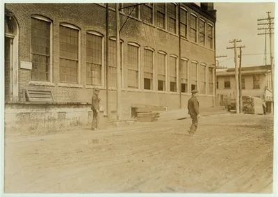 Noon hour, Sanford Mfg. Co. Sanford, Me.  Location: Sanford, Maine, 1909