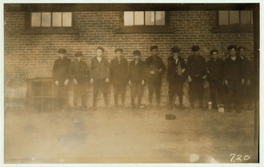 Boys working in Chace Cotton Mill, Burlington, Vt. (see photo and…, Vermont, 1909