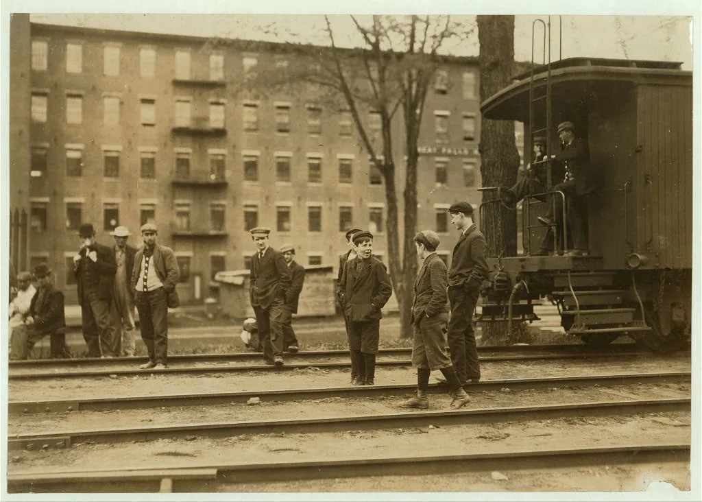 Noon hour. Boys working in Great Falls Mfg. Co., Somersworth, N.H. …, New Hampshire, 1909