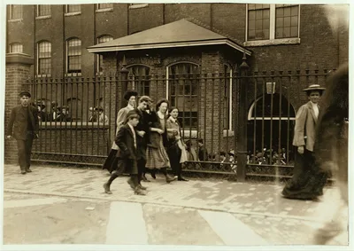 Some of the youngsters going to dinner. Noon hour. They all work in…, New Hampshire, 1909