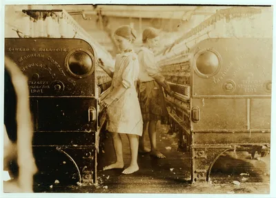 Elsie and Sadie at their machines, Yazoo City (Miss.) Yarn Mills.…, Mississippi, 1911