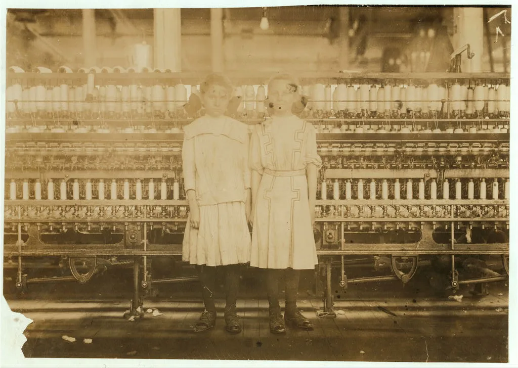 Twin sisters Winnie and Jimmie. Spinners in Yazoo City (Miss.) Yarn…, Mississippi, 1911