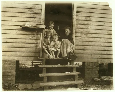 George Cross's home and some of the family. Sanitation below the…, South Carolina, 1912