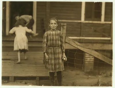 Minnie Lee Partain, a young helper in Columbus (Ga.) Manufacturing…, Georgia, 1913