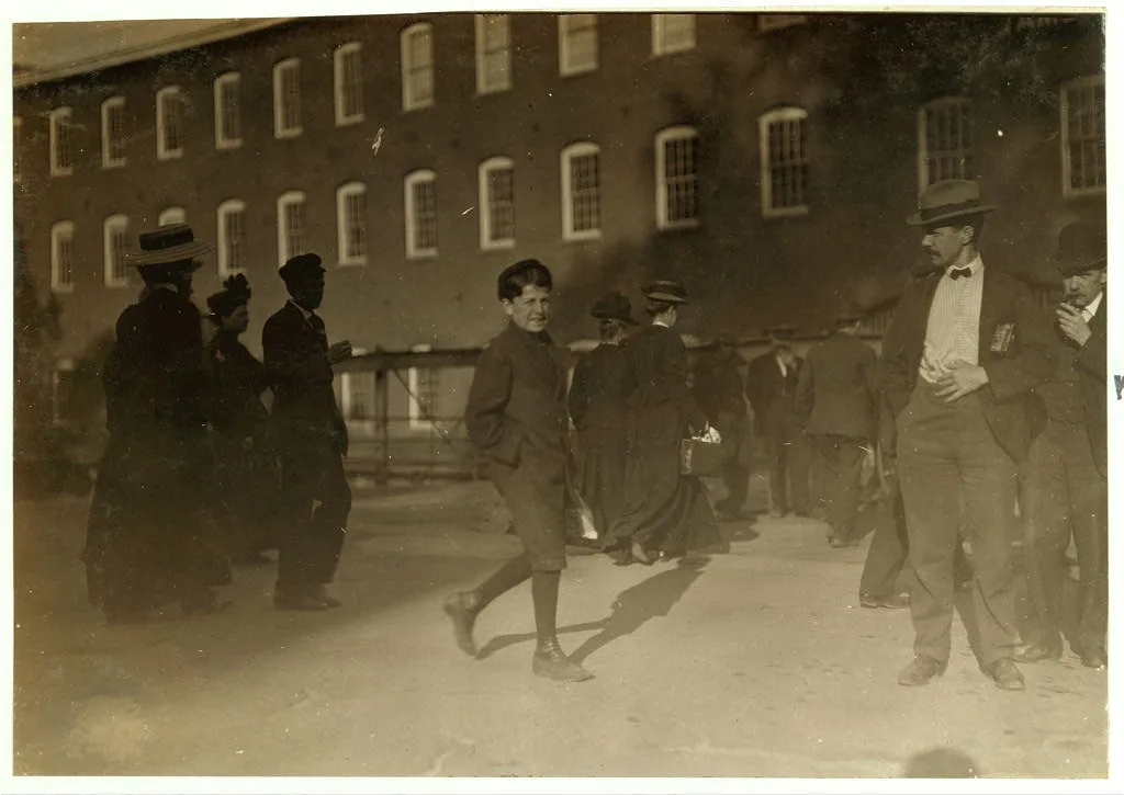 One of the boys working in Amoskeag Mfg. Co. Manchester, N.H.…, New Hampshire, 1909