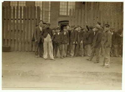 Noon hour, June 10, 1909. Parker Mill, Warren, R.I. Location: Warren,…, Rhode Island
