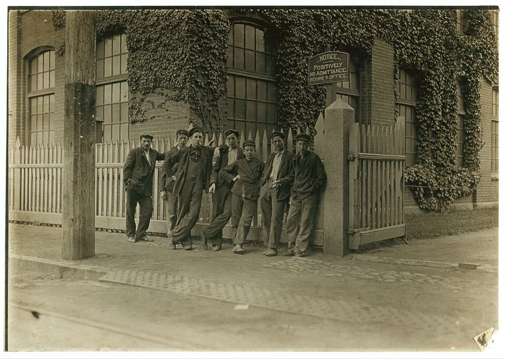 These boys and few more (not many) smaller ones work in Lorraine Mfg.…, Rhode Island, 1909