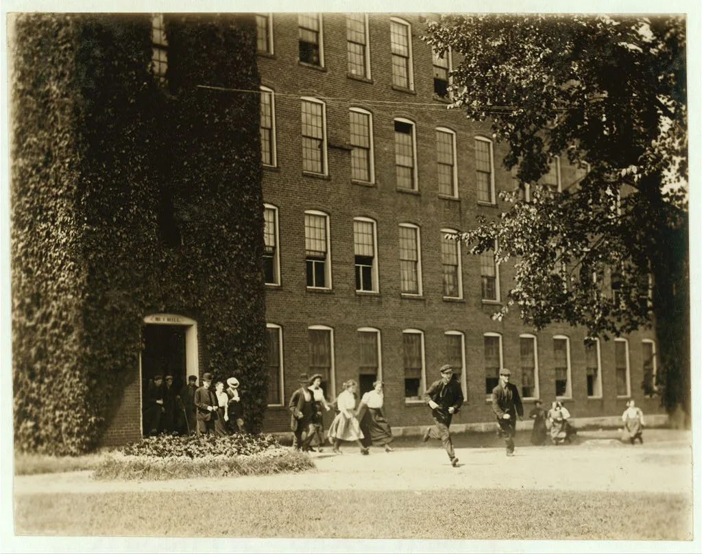 Noon hour, Holden-Leonard Co., Bennington, Vt. Some of the youngsters…, Vermont, 1910