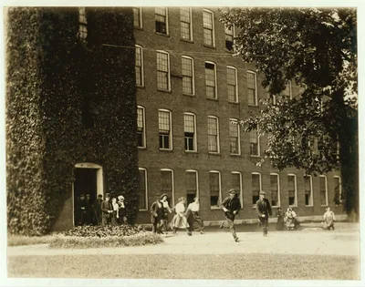 Noon hour, Holden-Leonard Co., Bennington, Vt. Some of the youngsters…, Vermont, 1910