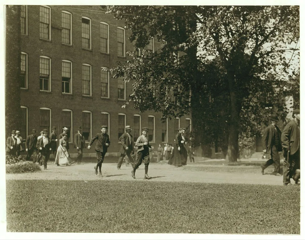 Noon hour, Holden-Leonard Co., Bennington, Vt. Some of the youngster…, Vermont, 1910