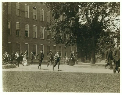 Noon hour, Holden-Leonard Co., Bennington, Vt. Some of the youngster…, Vermont, 1910