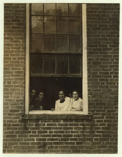 Noon hour, Holden-Leonard Co., Bennington, Vt. Some of the youngsters…, Vermont, 1910