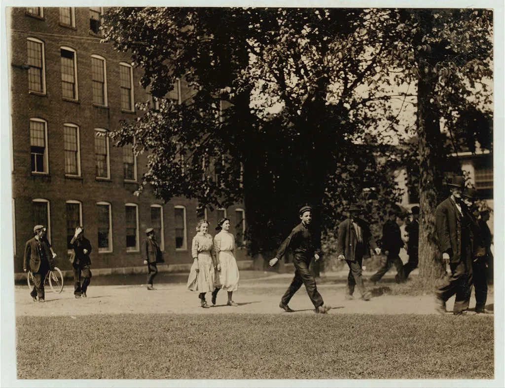 Noon hour, Holden-Leonard Co., Bennington, Vt. Some of the youngsters…, Vermont, 1910