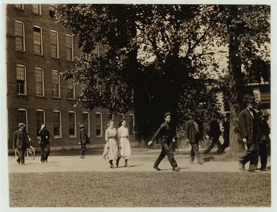 Noon hour, Holden-Leonard Co., Bennington, Vt. Some of the youngsters…, Vermont, 1910