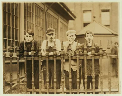 Pack boys in Pacific Mill, George Driscoll, 14 years, Mike Foley, 15…, Massachusetts, 1910