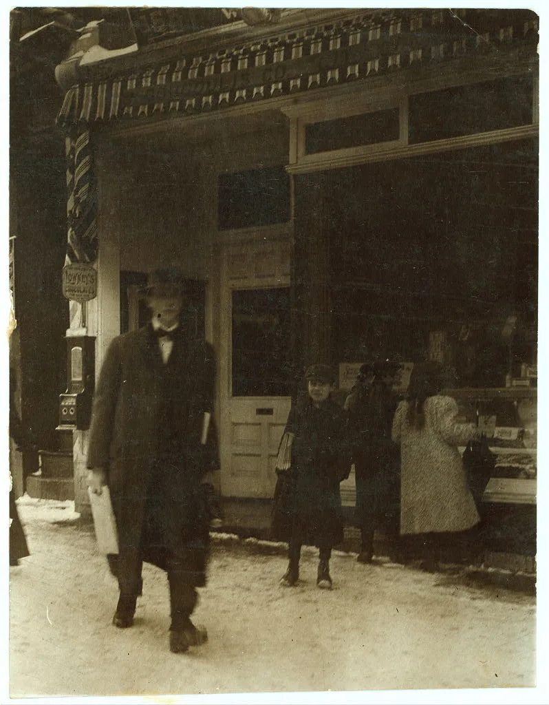 Newsboys.  Location: Utica, New York (State), 1910