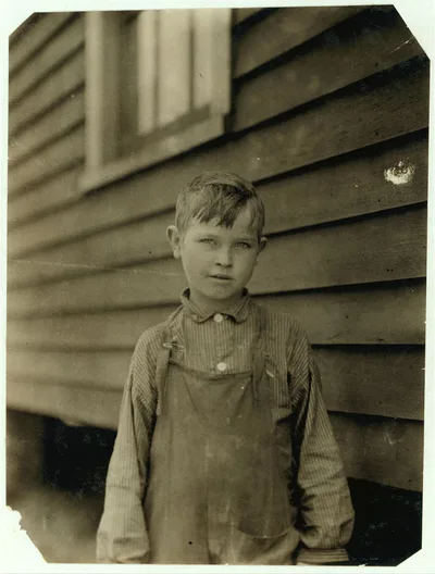 Eddie Norton sweeping in Saxon Mill, (See Label 2976).  Location:…, South Carolina, 1912