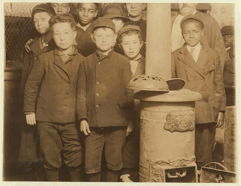 5:00 A.M. Sunday May 8th, 1910. Starting out with papers from…, Missouri